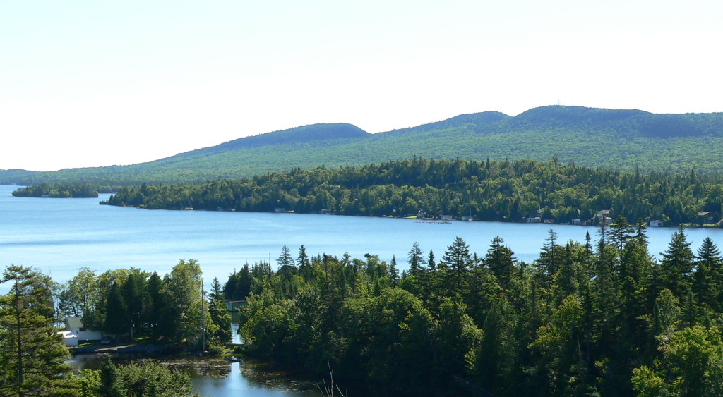 Nous voyons les 3 montagnes représentant les 3 saumons!